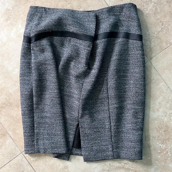 Size 2 Express tweed pencil skirt with faux leather details - Picture 7 of 8